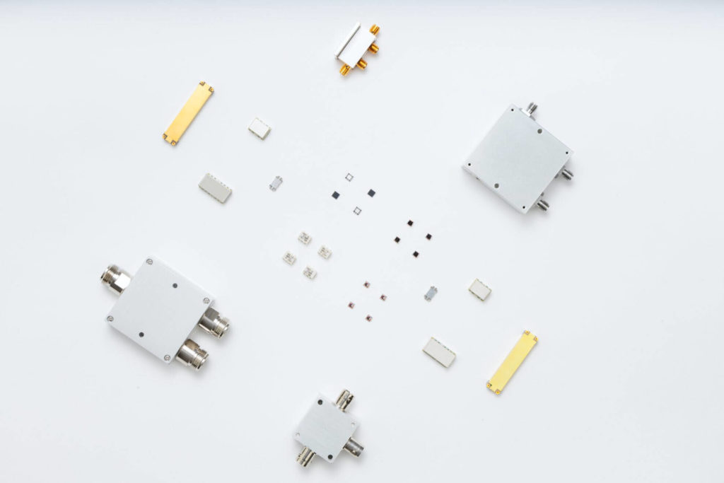 90-Degree and 180-Degree HYBRID SPLITTERS / COMBINERS